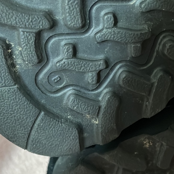 BearPaw Elle Short Suede Boots in Black size 8 - Picture 11 of 11